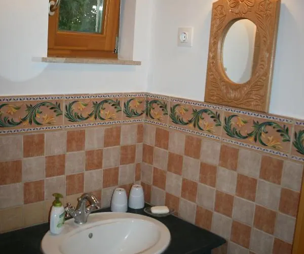 Heregi Eden Vendeghaz *